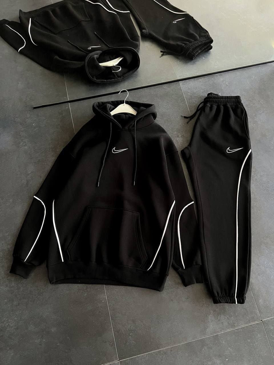 Nike ensemble